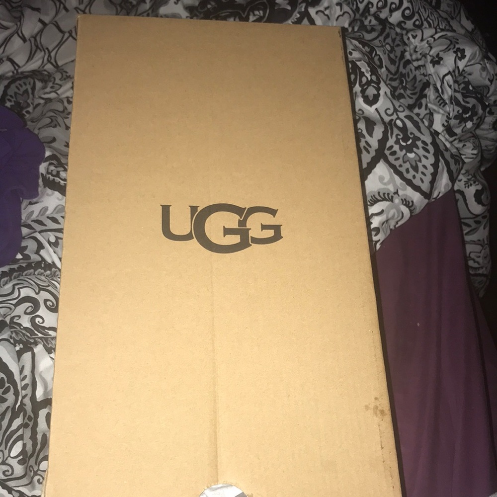 Never worn ugg slippers